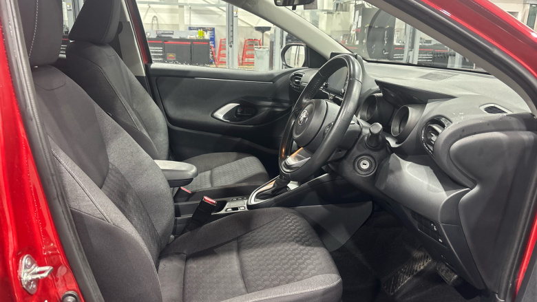 Toyota Yaris 1.5 Hybrid Design 5dr CVT Hybrid Hatchback